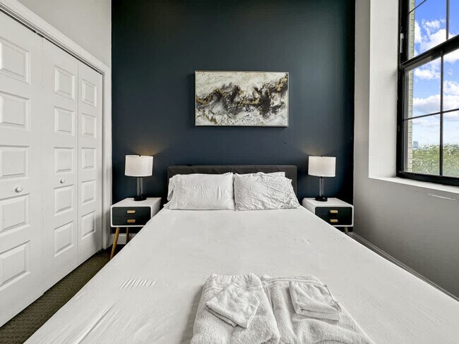 Building Photo - 1421 N 5th St