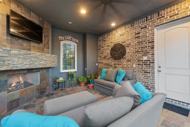 Building Photo - 199 Springs Edge Dr