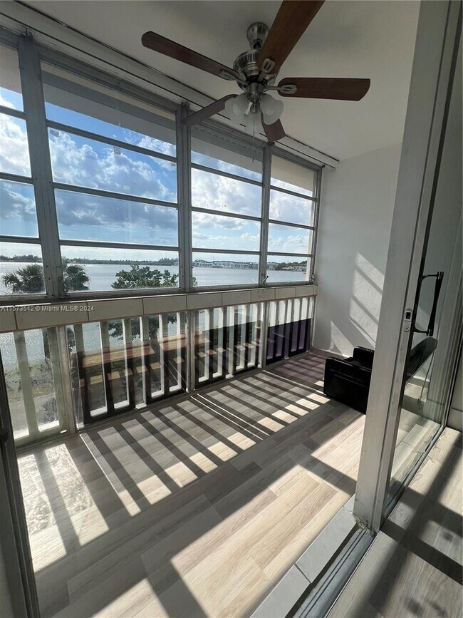 Building Photo - 18601 NE 14th Ave