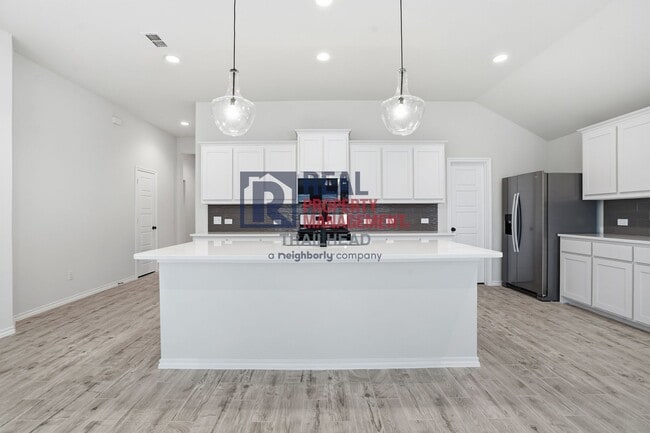 Building Photo - Inviting 3-Bedroom Home with Covered Patio