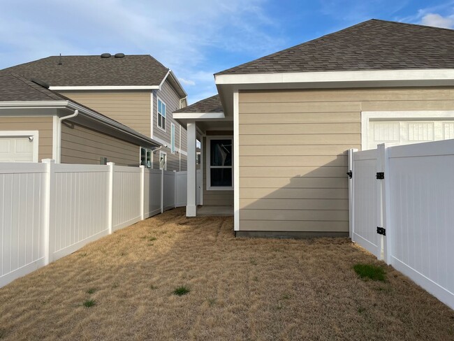 Building Photo - Brand new Home 3 Bedroom 2 bath home!