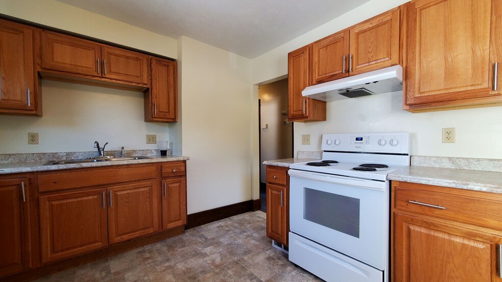 Kitchen - 3261 R St