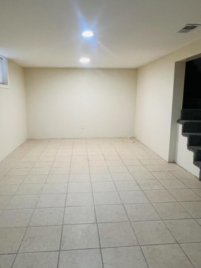 Building Photo - 4219 E 68th Terrace