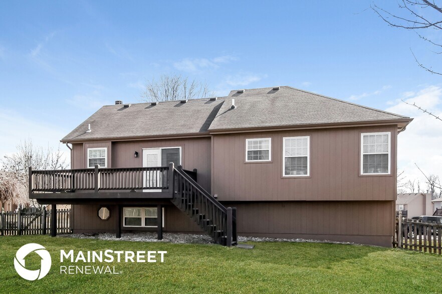 Building Photo - 1700 Cove Dr