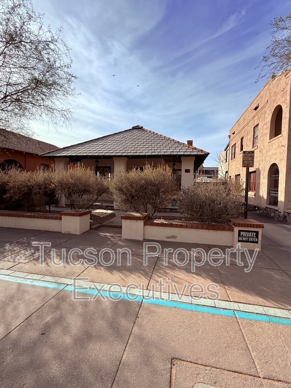 Building Photo - 340 S Scott Ave