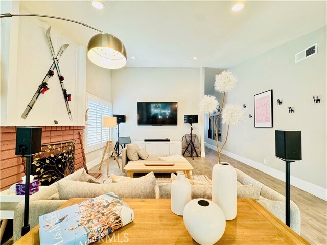 Building Photo - 750 Lincoln Ave