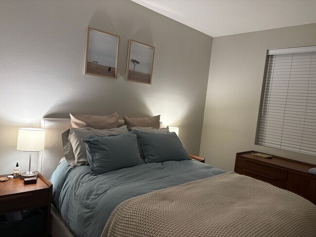 Building Photo - Modern 2-Bedroom Condo Near Downtown Sacramento