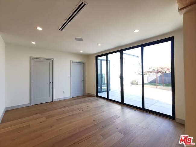 Building Photo - 1920 S Bedford St