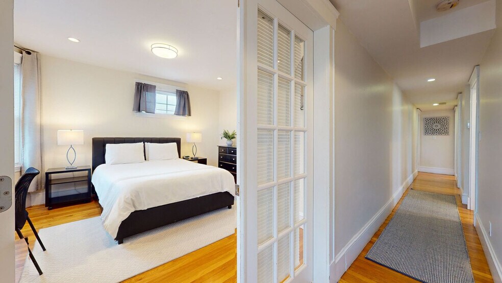 Building Photo - 28 Clay St