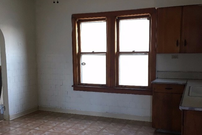 Large Kitchen - 4064 E 57th St