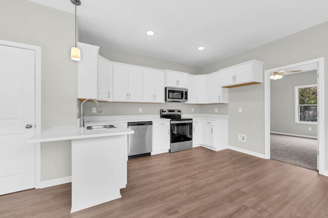 Building Photo - 420 S 2nd St