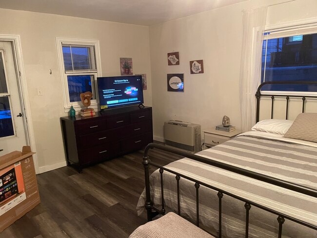 Building Photo - 218 S Jackson St