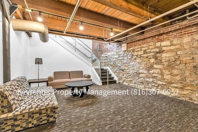 Building Photo - Cozy Downtown Studio | Heart of the City