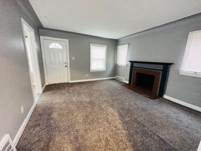 Building Photo - 3 Bedroom 1 Bath For Lease -Section 8 Ready