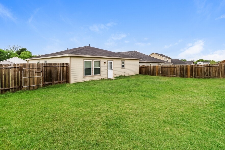 Building Photo - 14211 Green Wing Cir