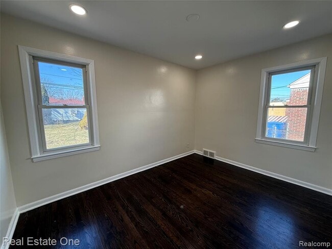 Building Photo - 6991 Colonial St