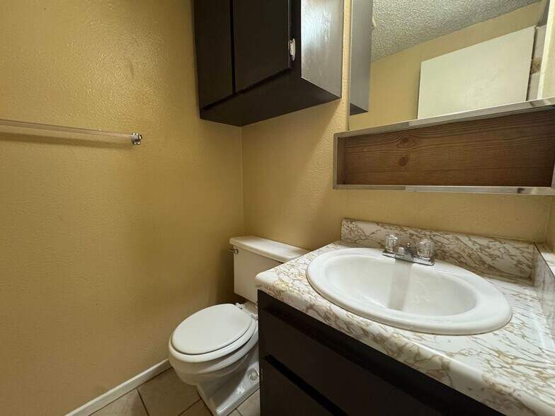Building Photo - 1102 Covey Ln
