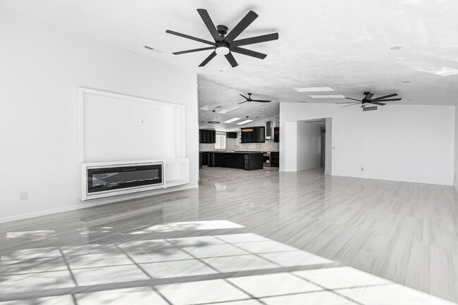 Building Photo - 4401 W McRae Way