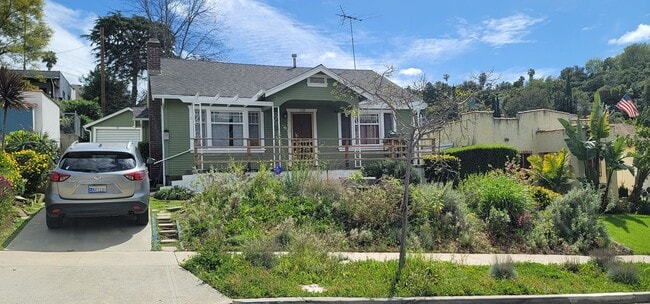 Building Photo - Glendale Awaits You