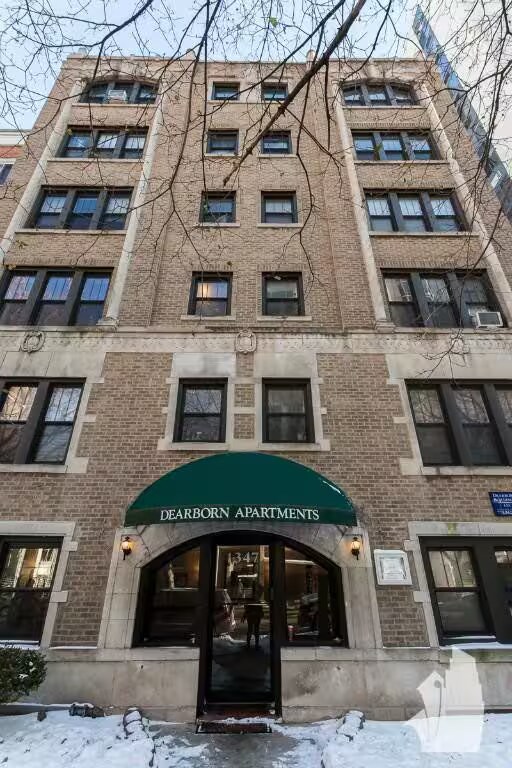 Building Photo - 1337 N Dearborn St