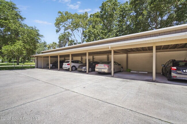 Building Photo - 1600 Woodland Dr