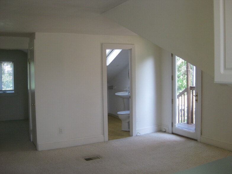 Building Photo - 300 Inman Terrace