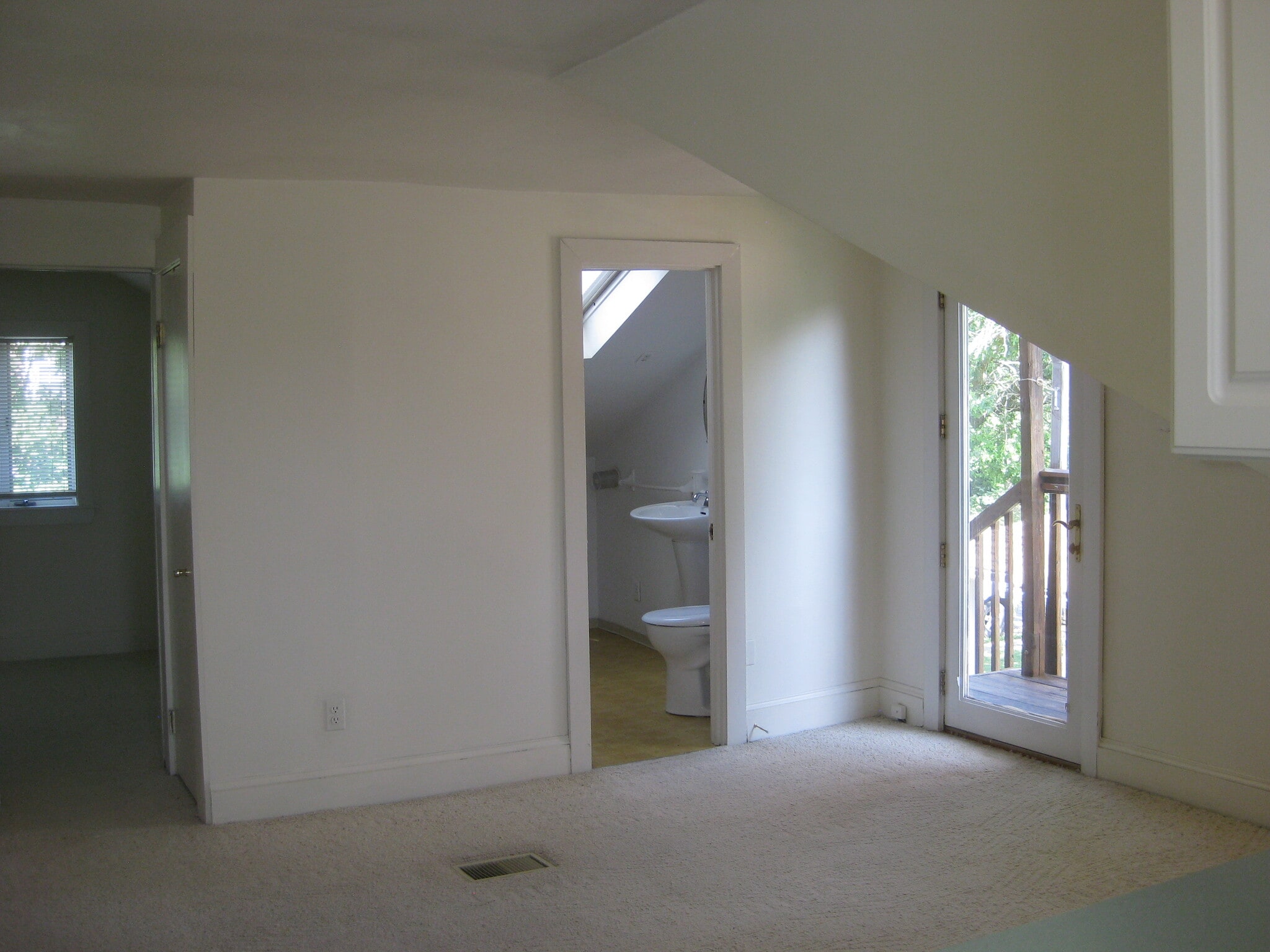 Building Photo - 300 Inman Terrace