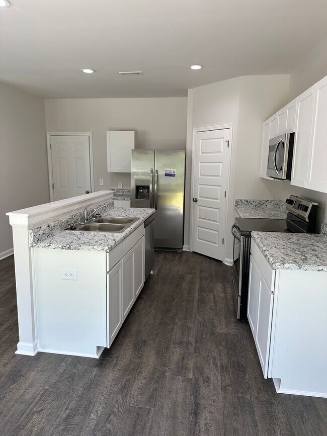Building Photo - Pre-Leasing Now! Discover This Beautiful 3-Bedroom, 2.5-Bath Home in Cullman