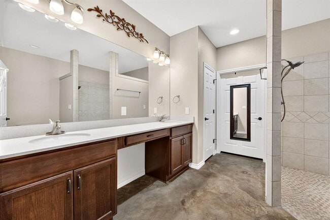 Building Photo - 606 Rogart Dr