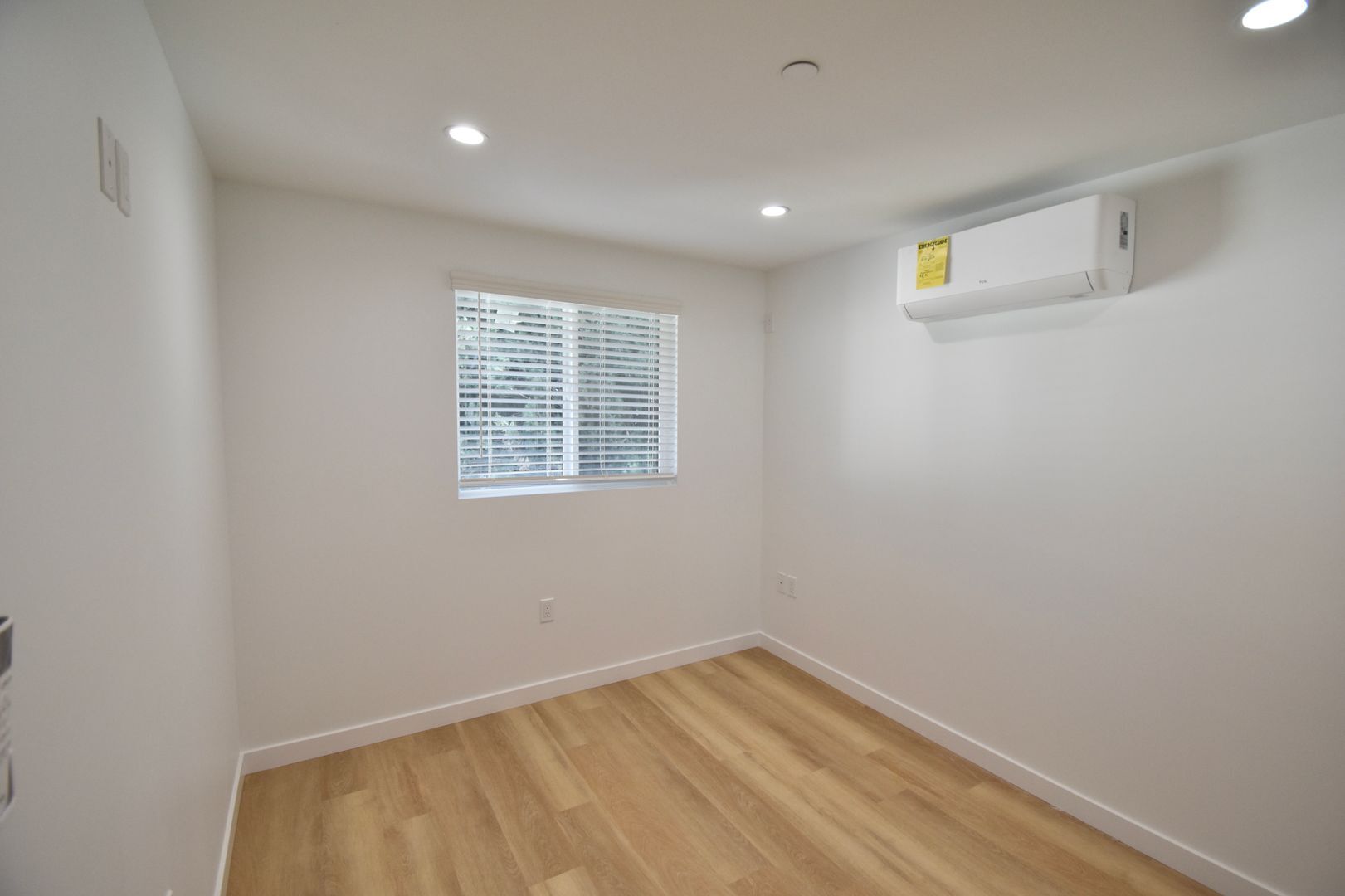 Building Photo - 14830 Dickens St