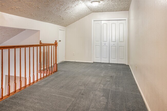 Building Photo - 10025 Rosbrook Dr