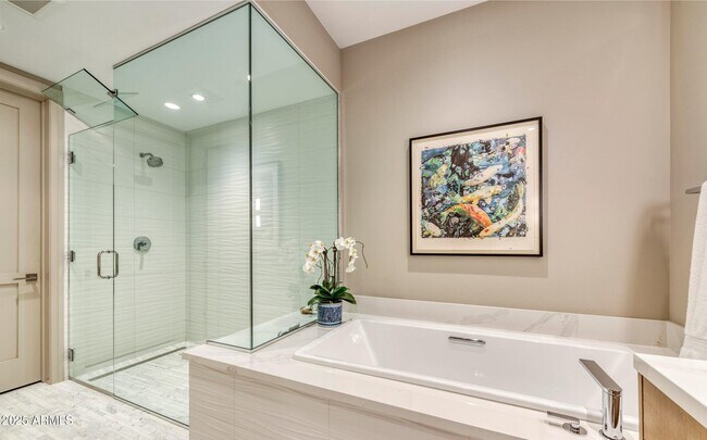 Building Photo - 5553 E Stella Ln