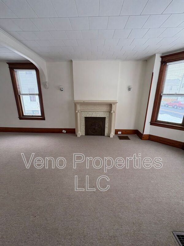 Building Photo - 109 Third Street