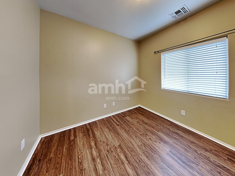 Building Photo - 11709 W Jefferson St