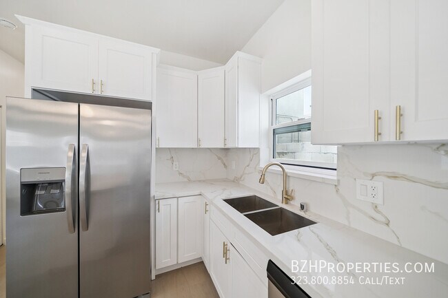 Building Photo - 1513 S Hayworth Ave