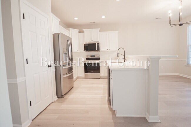 Building Photo - 4 Bedroom in Loris with Screened Patio