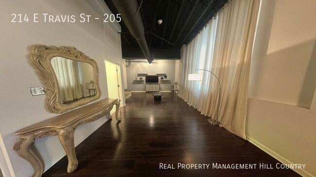 Building Photo - Modern Downtown Condo in the Heart of San ...