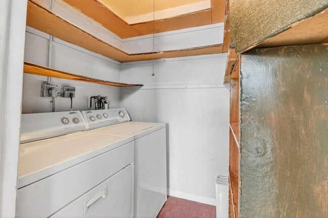 Building Photo - 180 Flanders C