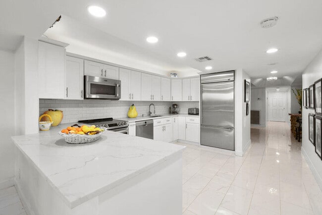 Building Photo - 4000 S Ocean Blvd