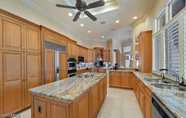 Building Photo - 550 21st Ave S