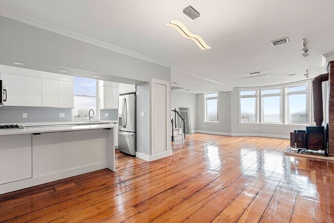 Building Photo - 4 Brigham St