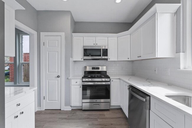 Building Photo - 700 Creekmont Dr