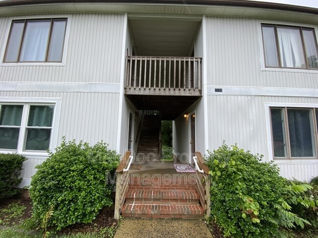 Building Photo - 9298 Hayden Dr