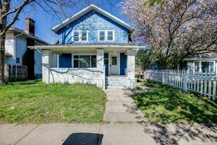 Building Photo - 1250 Portage Ave