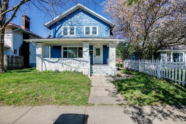 Building Photo - 1250 Portage Ave