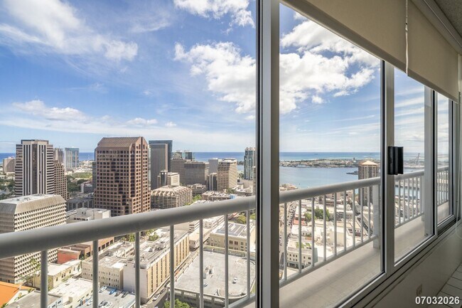 Building Photo - 2 bd, 2 ba Condo in Honoulu Park Place