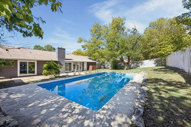 Building Photo - 9711 Marlborough Dr