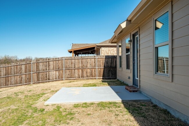 Building Photo - 811 Emerald Dr