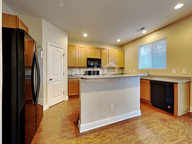 Building Photo - 306 Duck Pond Ln