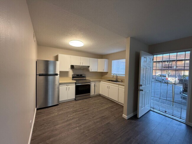 Building Photo - 420 Lee St